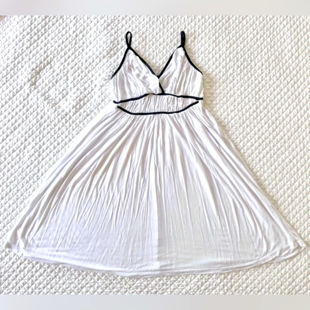 S/P DEX Flowy Strappy Crossover V-Neck Summer Ruched Swing Dress, White w Black
